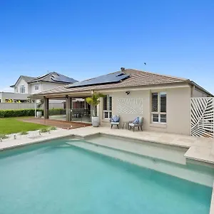 Waters Edge! Holiday home Banksia Beach
