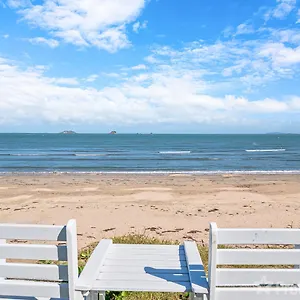 Beachfront Getaway Holiday home Zilzie